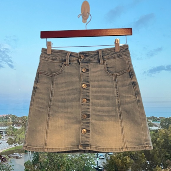 High waisted American eagle button up jean skirt! - Picture 3 of 4